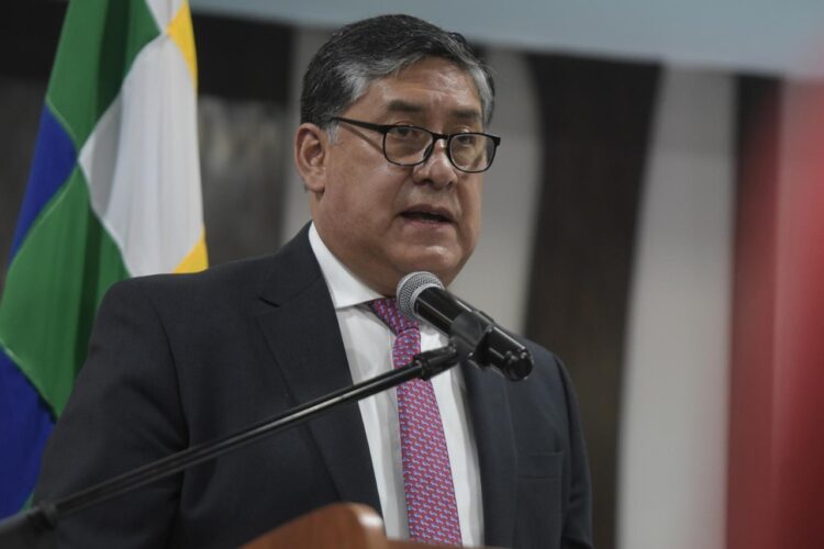 Fiscalías de La Paz y Santa Cruz admiten denuncias contra Camacho, Calvo y Cuéllar