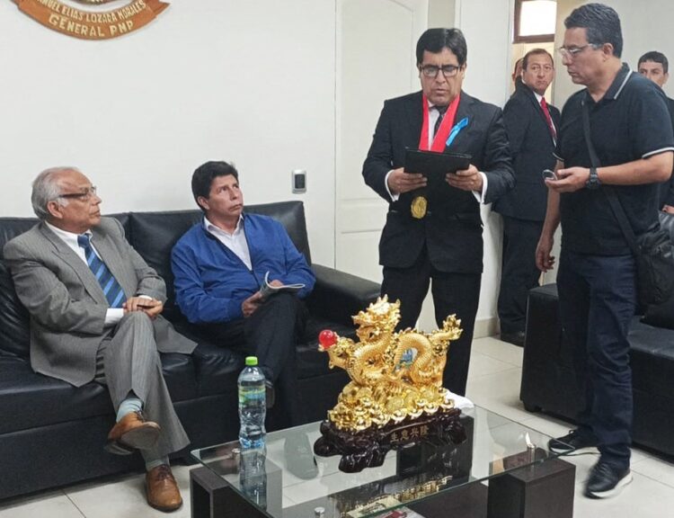 Justicia de Perú decreta 18 meses de prisión preventiva para Castillo.