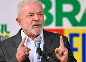 Lula lamenta la destitución de Castillo y desea 'éxito' a Boluarte.