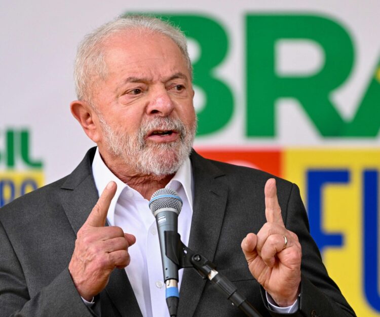 Lula lamenta la destitución de Castillo y desea 'éxito' a Boluarte.
