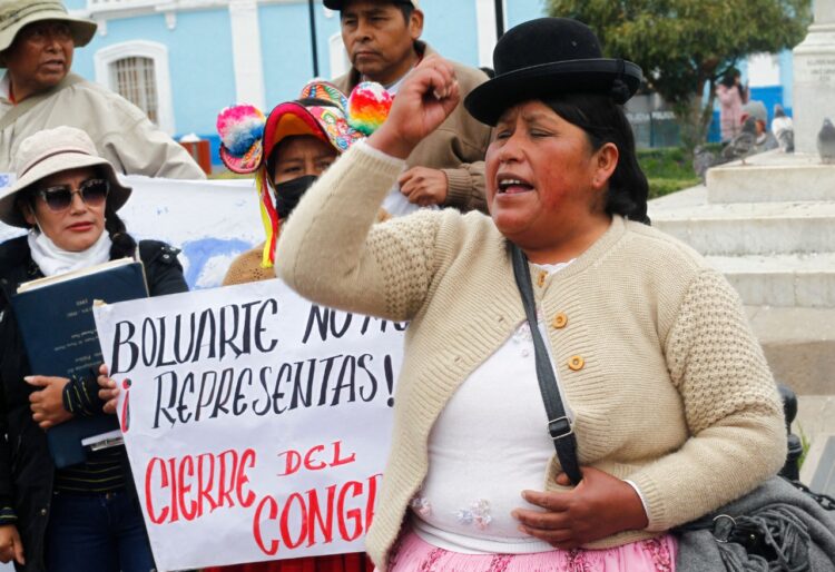 Decepción y temor en la periferia de Lima tras el autogolpe fallido.