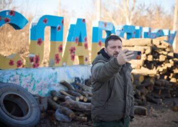 Zelenski: Rusia será investigada por el uso de minas antipersona.