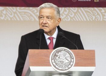 Obrador confirma que Castillo pidió asilo en la Embajada de México.