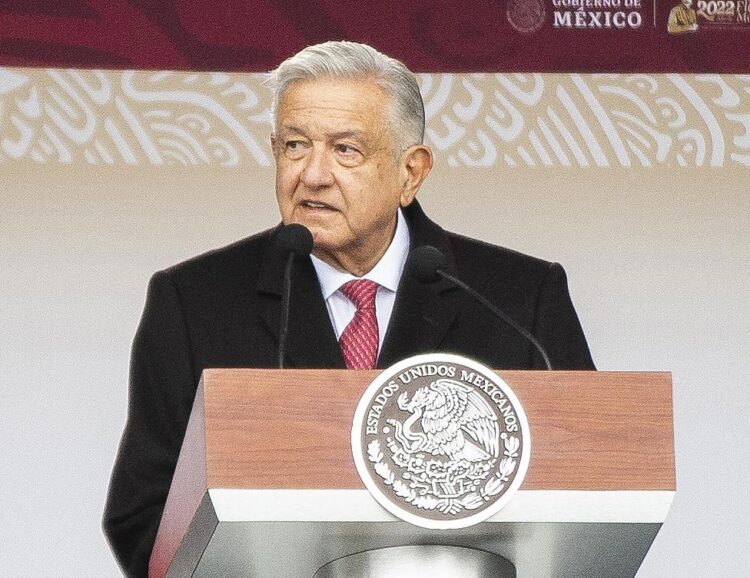 Obrador confirma que Castillo pidió asilo en la Embajada de México.