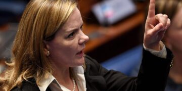 Hoffmann adelanta que Lula anunciará a sus primeros ministros este 9.