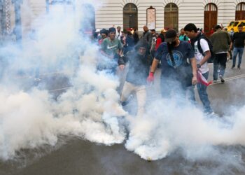 Cinco claves para entender la crisis política crónica en Perú.