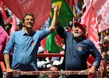 Lula anuncia como ministro de Hacienda a Fernando Haddad.