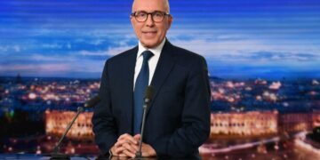 La derecha republicana francesa elige a un diputado del ala dura.
