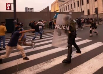 Policía peruana confirma el primer fallecido por las protestas.