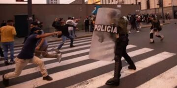 Policía peruana confirma el primer fallecido por las protestas.