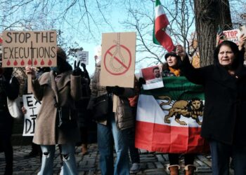 Más iraníes en riesgo inminente de ser ejecutados por protestas.