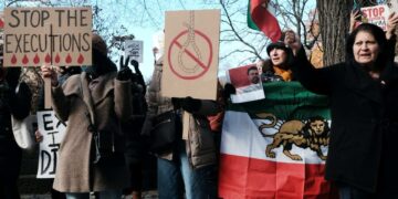 Más iraníes en riesgo inminente de ser ejecutados por protestas.