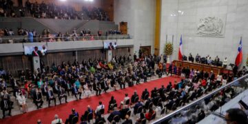 Congreso chileno acuerda iniciar nuevo proceso para la Constitución.