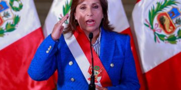 Boluarte presenta propuesta para celebrar elecciones en abril de 2024.