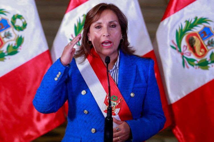Boluarte presenta propuesta para celebrar elecciones en abril de 2024.