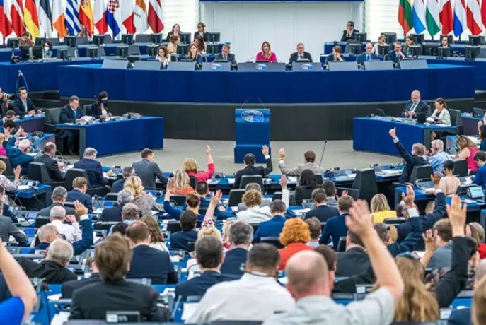 Policía investigaba meses el presunto pago de sobornos a eurodiputados.