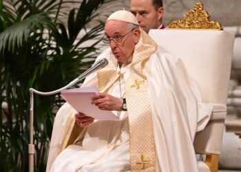 Papa pide a los jefes de Estado 'clemencia' para los presos en Navidad.
