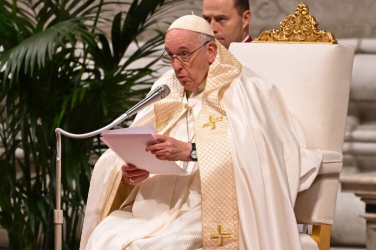 Papa pide a los jefes de Estado 'clemencia' para los presos en Navidad.