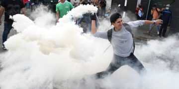 Suben a cinco los manifestantes muertos el lunes en protestas de Perú.