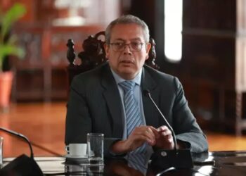 Congresistas de Perú presentan moción de censura contra primer ministro.
