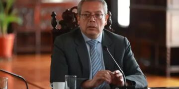 Congresistas de Perú presentan moción de censura contra primer ministro.