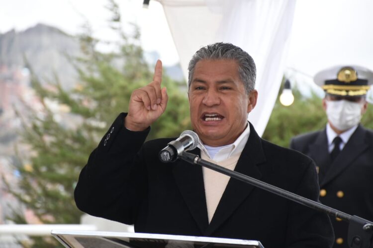 Ministro Novillo reafirma que las FFAA defenderán la unidad del país y sus recursos naturales