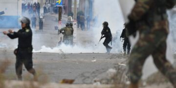 Policía dice que violencia en protestas por Castillo elevan 'las muertes'.