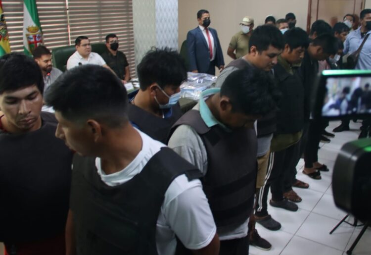 Los aprehendidos fueron enviado a la FELCC. Foto: Ministerio de Gobierno.