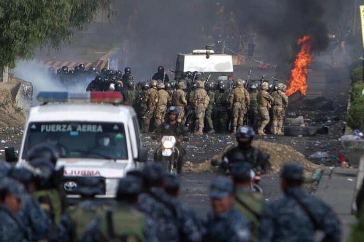Militares intervienen movilizaciones durante la crisis entre 2019 y 2020. Foto: APG.