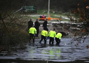 Muere un cuarto niño en Reino Unido tras caer a un lago helado.