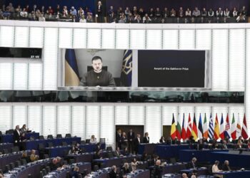 Zelenski molesto con el presidente del COI ante participación de Rusia.