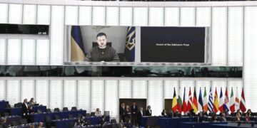 Zelenski molesto con el presidente del COI ante participación de Rusia.