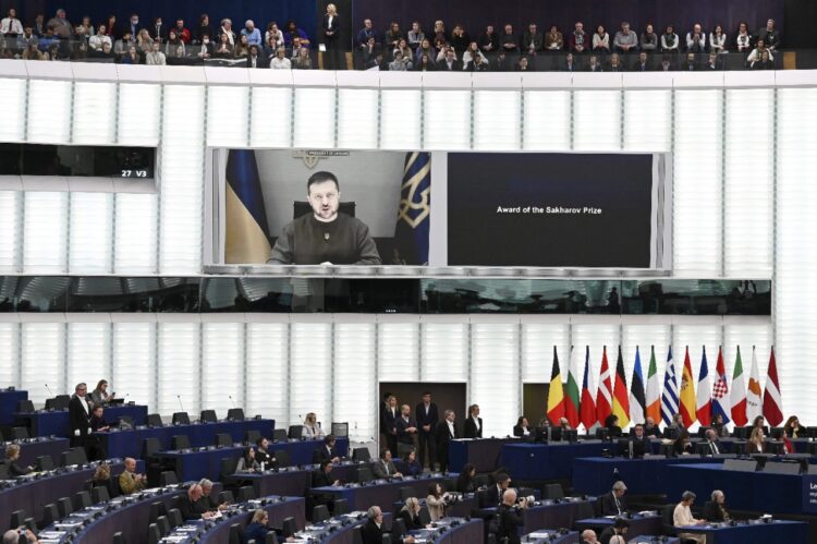 Zelenski molesto con el presidente del COI ante participación de Rusia.