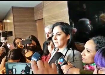 Diputada Nogales denunciará a su colega Juan José Huanca por llamarla ‘Chola de Camacho’
