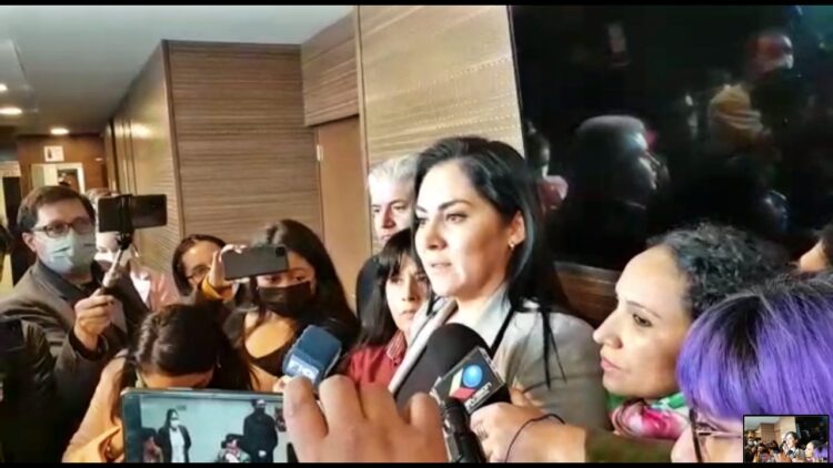 Diputada Nogales denunciará a su colega Juan José Huanca por llamarla ‘Chola de Camacho’