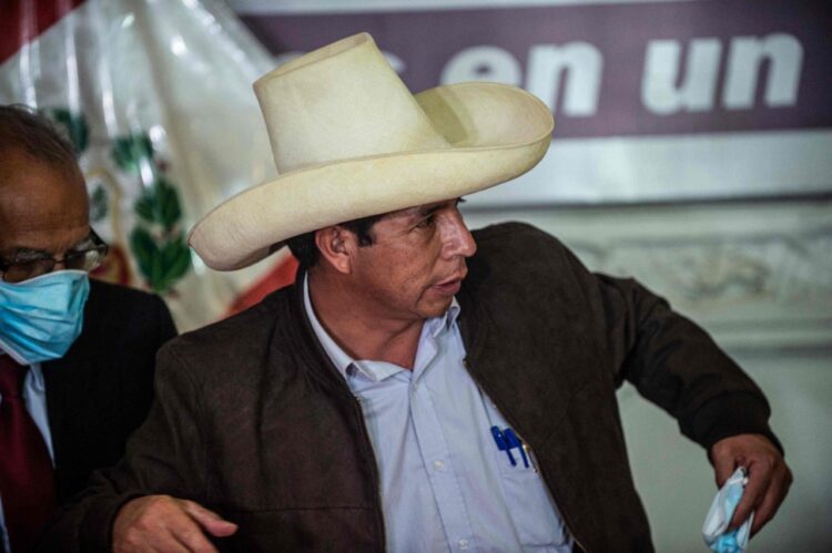 Justicia decide sobre prisión de Castillo en un Perú en zozobra.