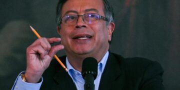 Petro anuncia incremento del 16 por ciento del salario mínimo.