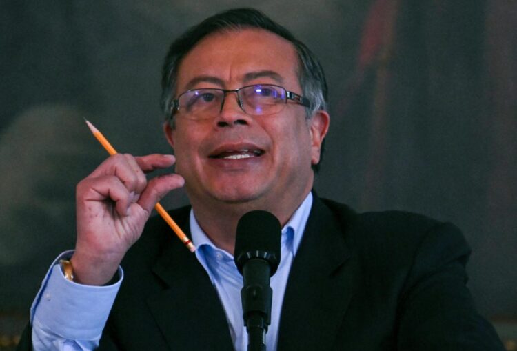 Petro anuncia incremento del 16 por ciento del salario mínimo.