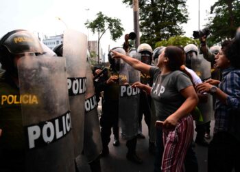 Ascienden a diez el total de muertos en las protestas en Perú.
