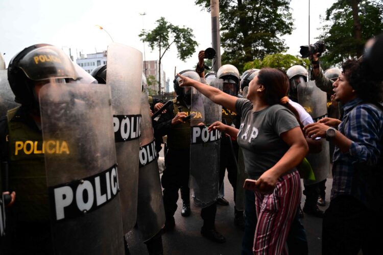 Ascienden a diez el total de muertos en las protestas en Perú.
