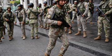Gobierno de Perú decreta el toque de queda en 15 provincias.