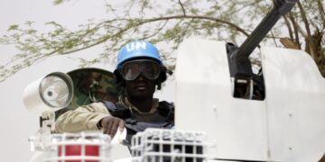 Dos policías de la ONU muertos y cuatro 'cascos azules' heridos.