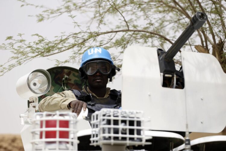 Dos policías de la ONU muertos y cuatro 'cascos azules' heridos.