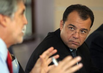 Político ícono de la corrupción sale de prisión y pasa a arresto domiciliario.