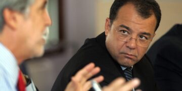 Político ícono de la corrupción sale de prisión y pasa a arresto domiciliario.