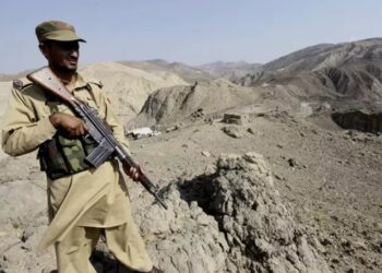Dos civiles y un militar muertos en un atentado suicida en Pakistán.