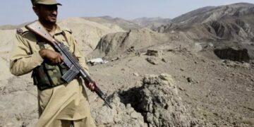 Dos civiles y un militar muertos en un atentado suicida en Pakistán.