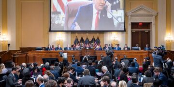 Congresistas de EEUU piden acusar a Trump de insurrección y fraude.