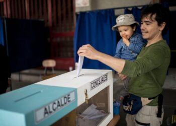 Chile restablece el voto obligatorio en las elecciones.