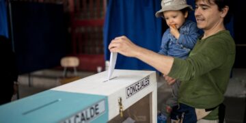 Chile restablece el voto obligatorio en las elecciones.